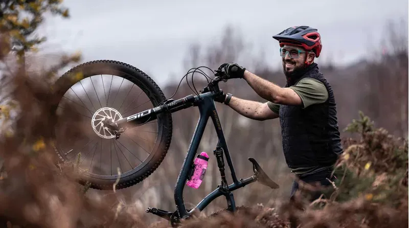 Muc-Off x Fidlock Twist Bottle 590ml + bike base Pink-8