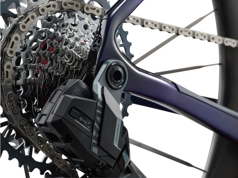 Giant Revolt Advanced SL 2 Gravel Bike in Deep Lagoon-6